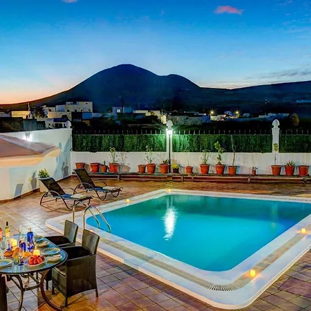 Sleeps 4 Pool Wifi
