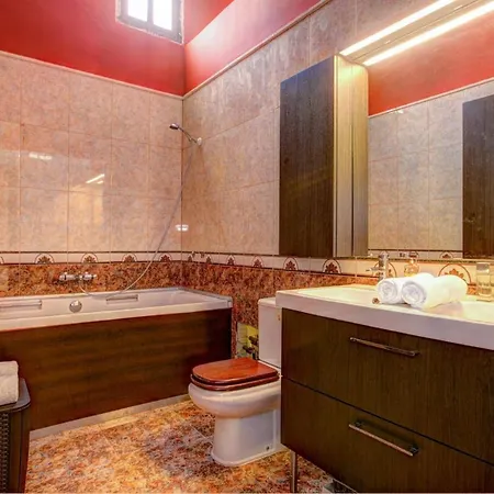 Sleeps 4 Pool Wifi Villa *